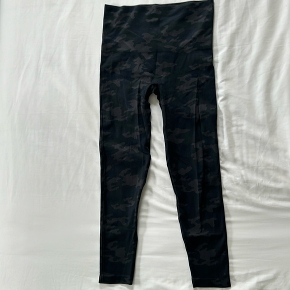 Spanx Camo Leggings - Picture 1 of 3